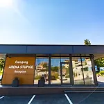假日公园 Arena Stupice Homes 4*