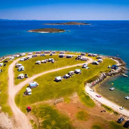 Arena Stupice Camping Homes Premantura