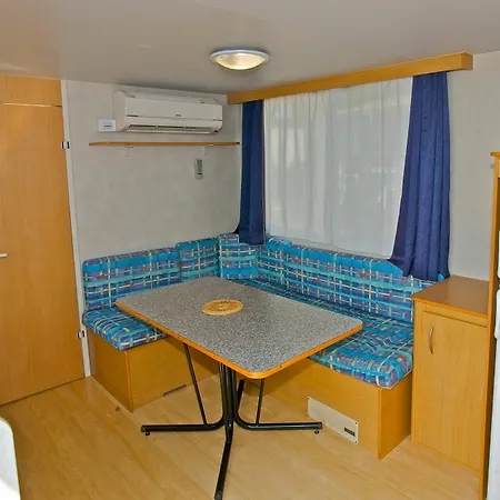 홀리데이파크 Arena Stupice Homes